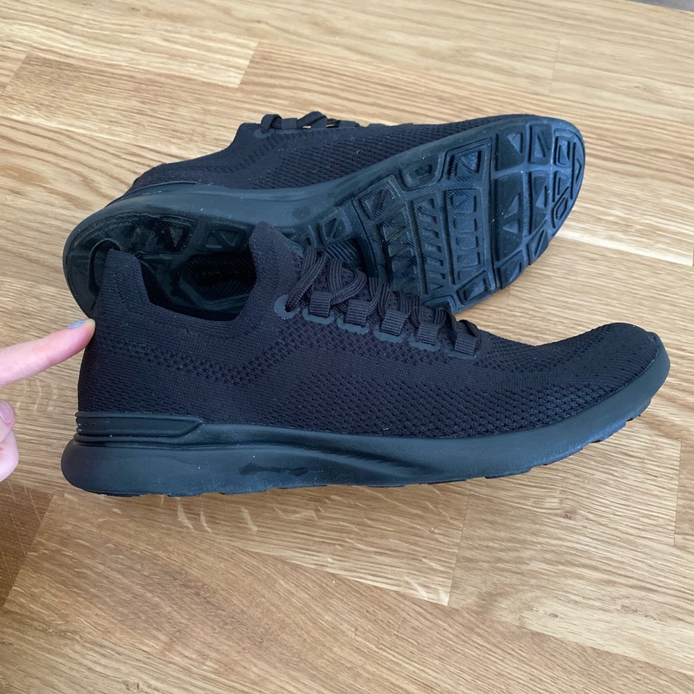 APL breeze all black size 8.5